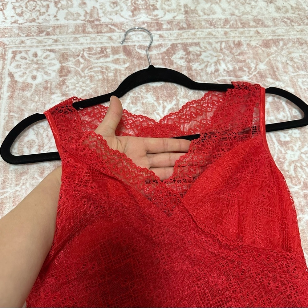 Red Lace V-Neck Open Back Top - Picture 3 of 10